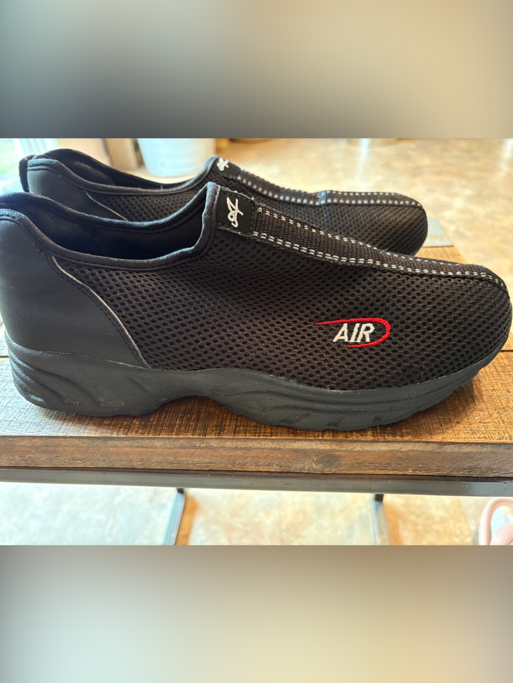 Men’s Size 9 Air Black Mesh Slip-On Sneakers